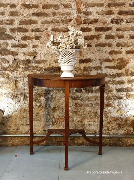 Consola de caoba