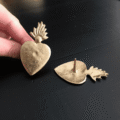 PIN-CORAZON-LATÓN